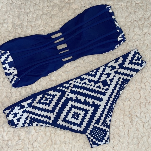 Women’s Two Piece Reversible Bikini Bathing Suit - Picture 2 of 8